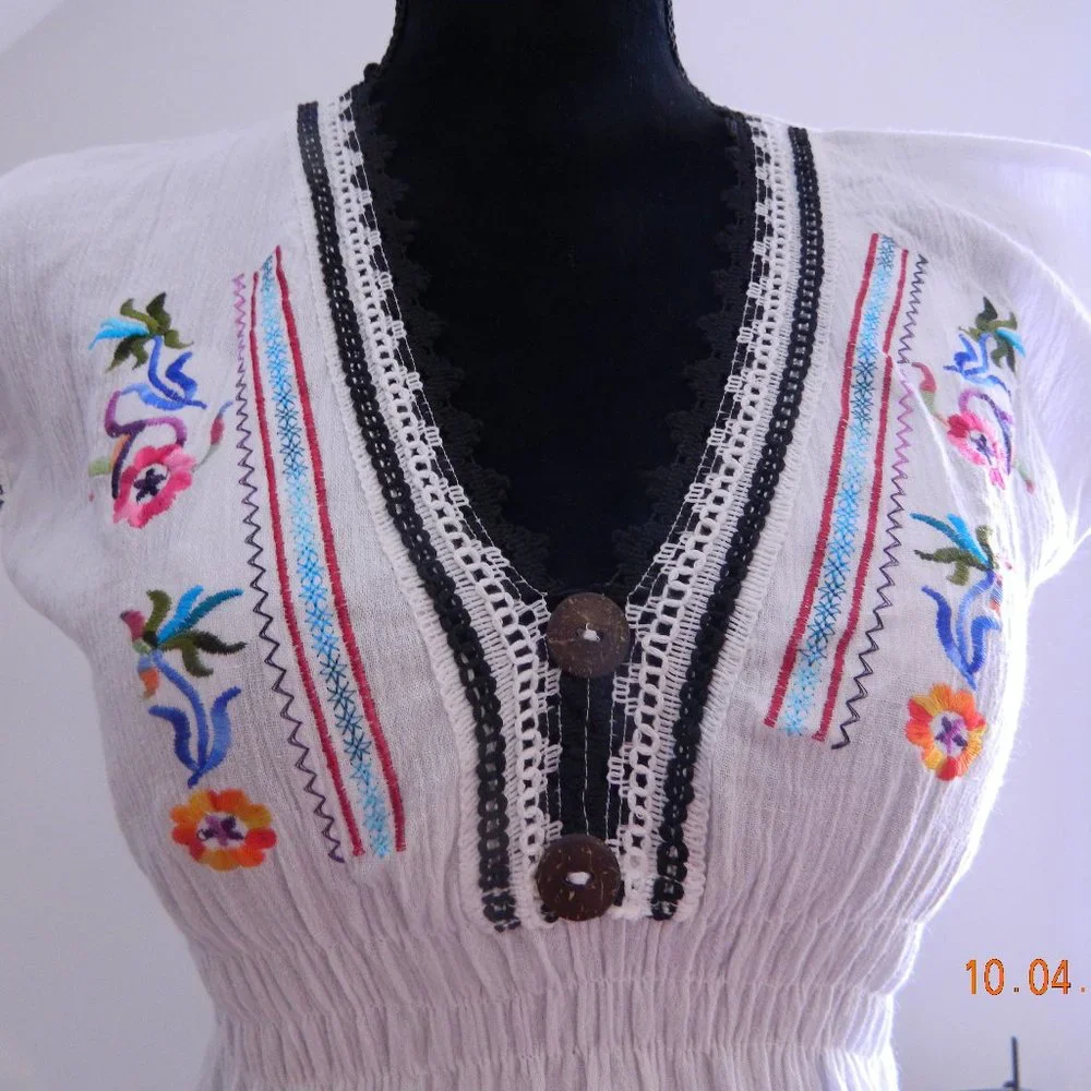 Embroidery Flowers Summer Top - Picture 3 of 4